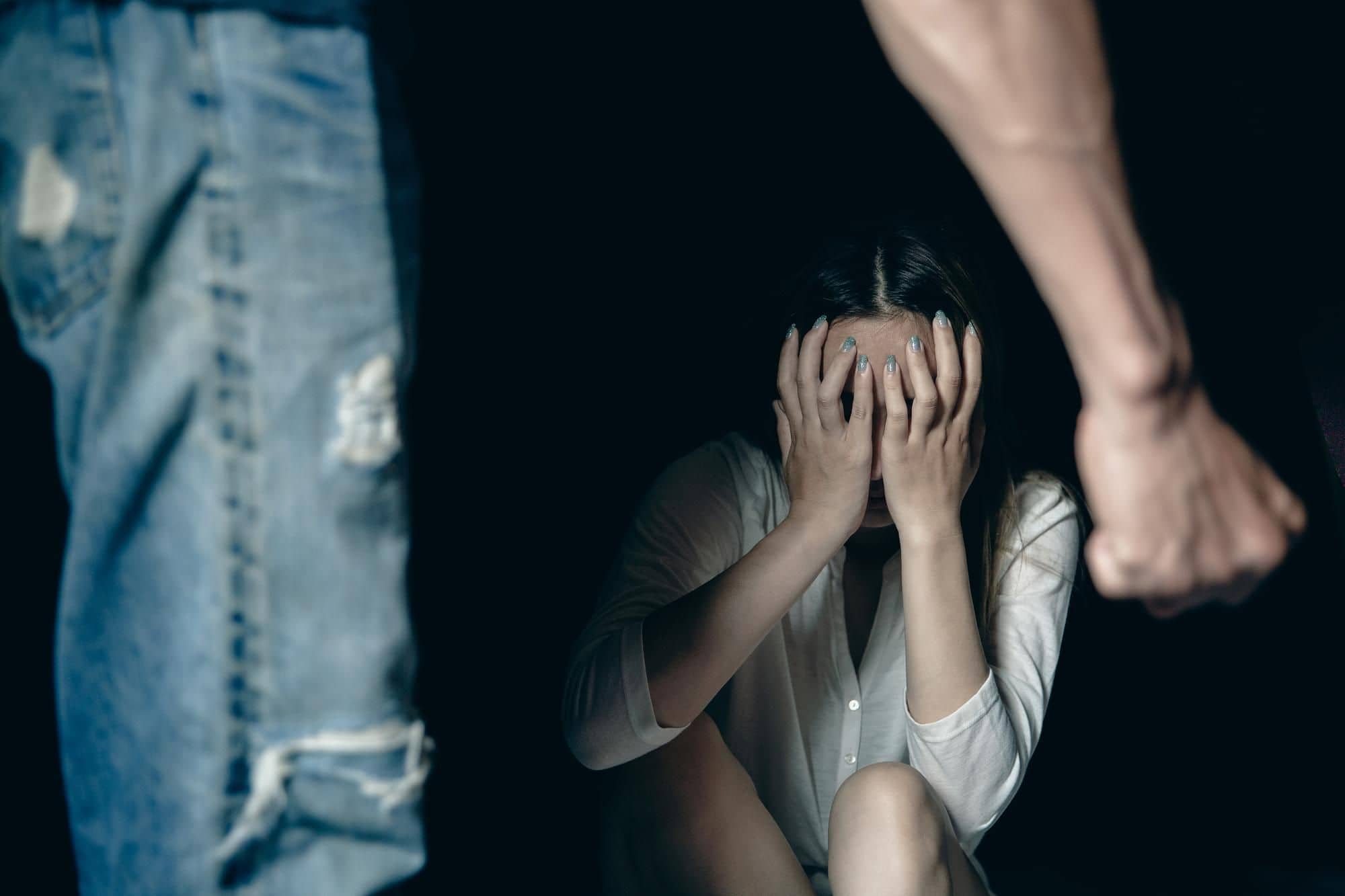 Violence dans les couples : signaux d’alarme et conseils